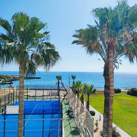 Beachfront Seaview Апартаменты Паралимни