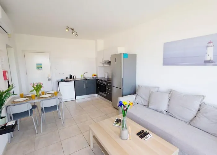 Beachfront Seaview Apartmán *